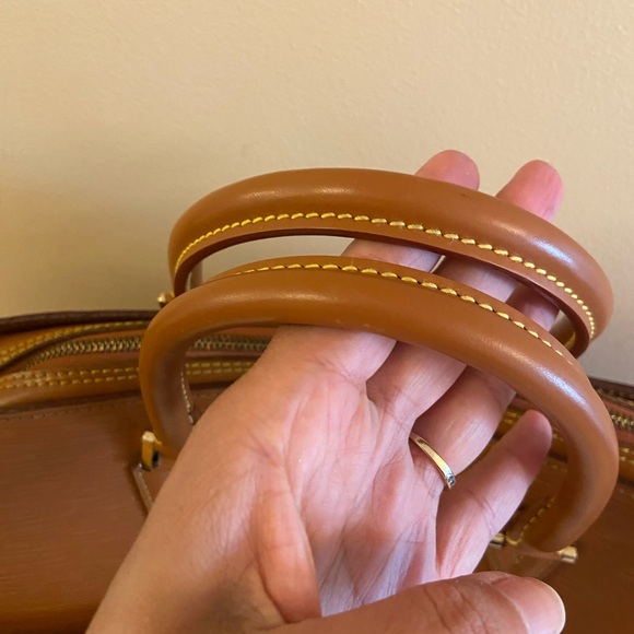 Authentic Louis Vuitton epi fawn large bag - Picture 4 of 10